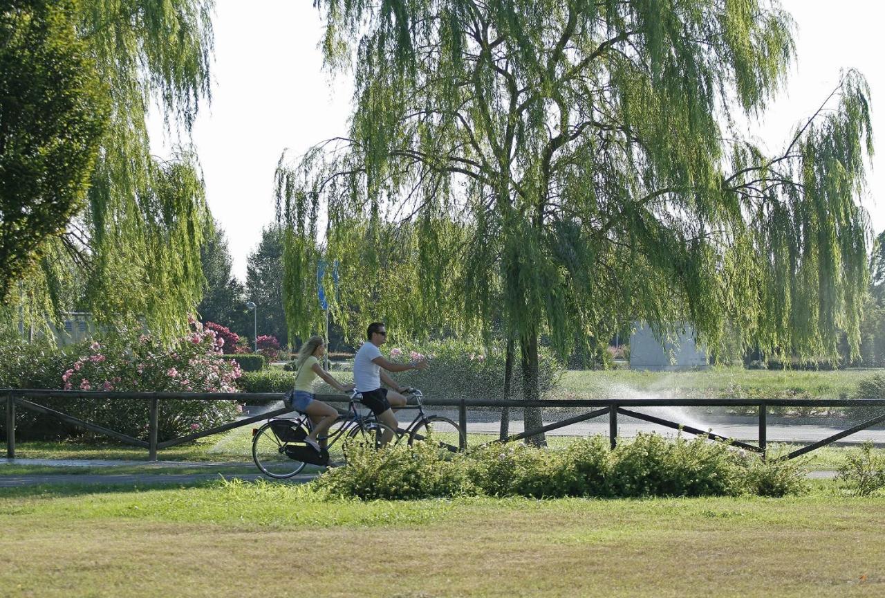 Pini Village Lido Altanea Каорле Екстериор снимка