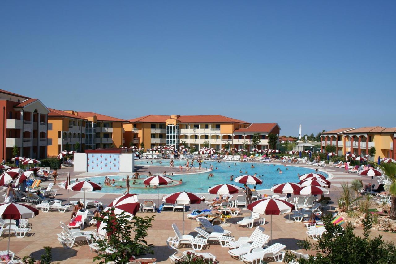 Pini Village Lido Altanea Каорле Екстериор снимка