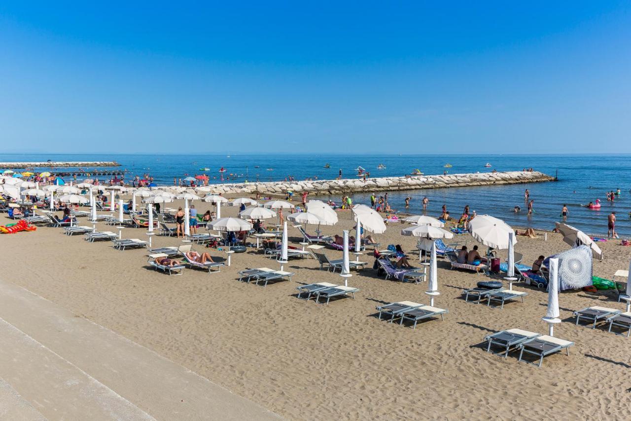 Pini Village Lido Altanea Каорле Екстериор снимка