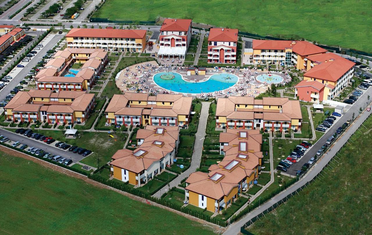 Pini Village Lido Altanea Каорле Екстериор снимка