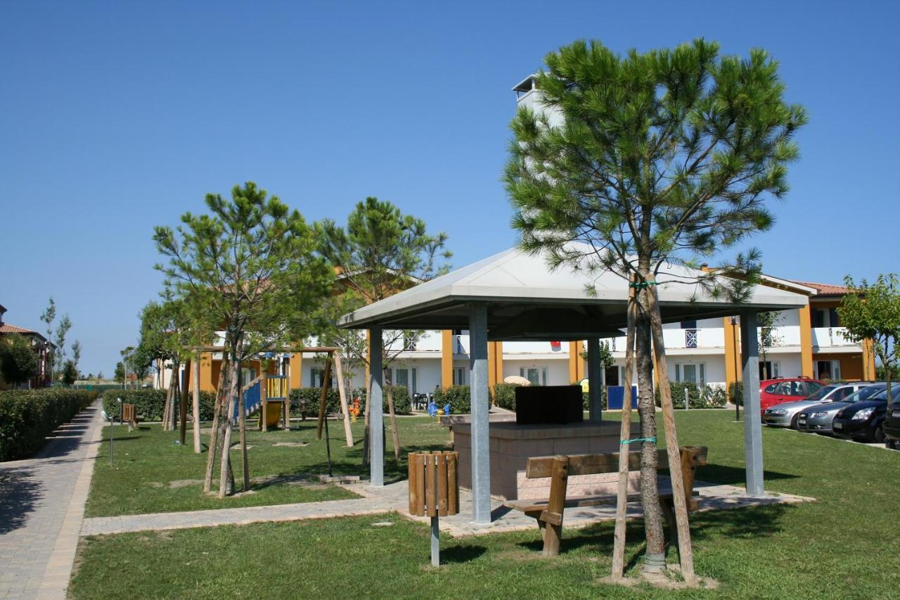 Pini Village Lido Altanea Каорле Екстериор снимка